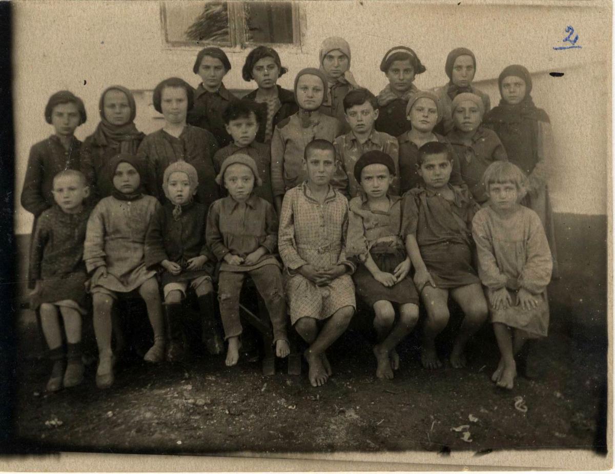 Group of Jewish youths in the Djurin ghetto just before the orphanage was opened, Transnistria, September 1943. Yad Vashem Archives